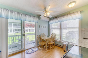 Quaint Condo in Wells 2 Mi to Drakes Island Beach